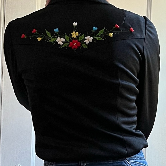 70s Vintage Western Floral Embroidered Dagger Collar Button Down Top Black - Picture 12 of 14